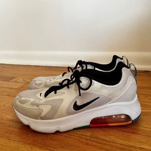 NIKE AIR MAX SPORTS SHOES - MENS SIZE 11